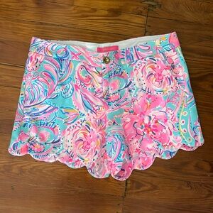 Lilly Pulitzer scallop shorts great condition